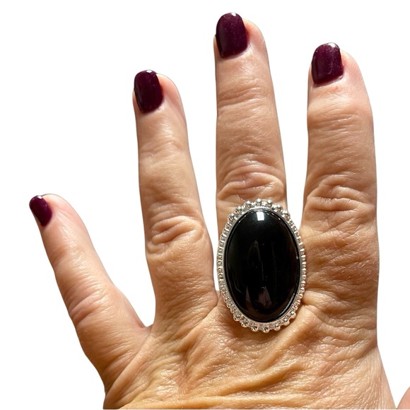 🔥2/$24 or 3/$30🔥 Vintage Classic Black Statement Ring. So Elegant! - Picture 4 of 6